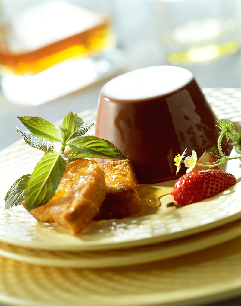 Set mascarpone with brandy bread from Lombardy