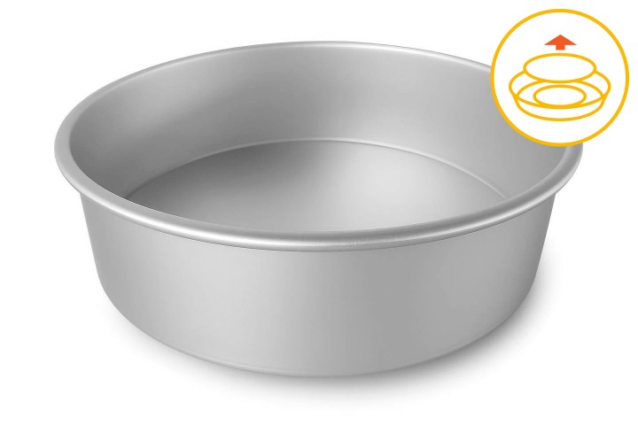 Round cake tin with removable bottom