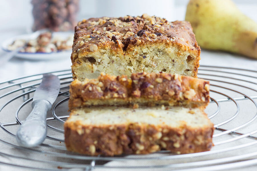 Gâteau aux pommes de terre, poires et au chocolat blanc