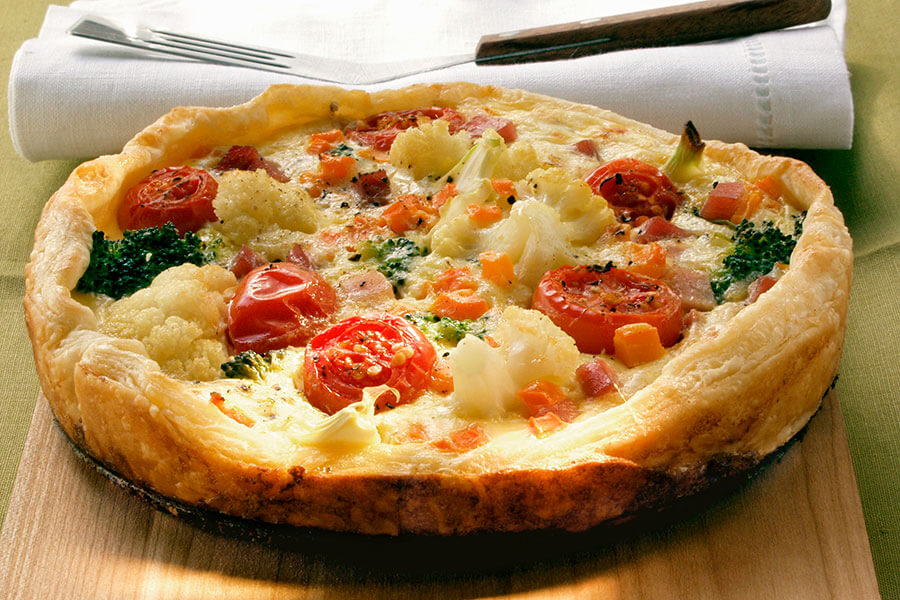 Vegetable quiche with tomatoes and cauliflower