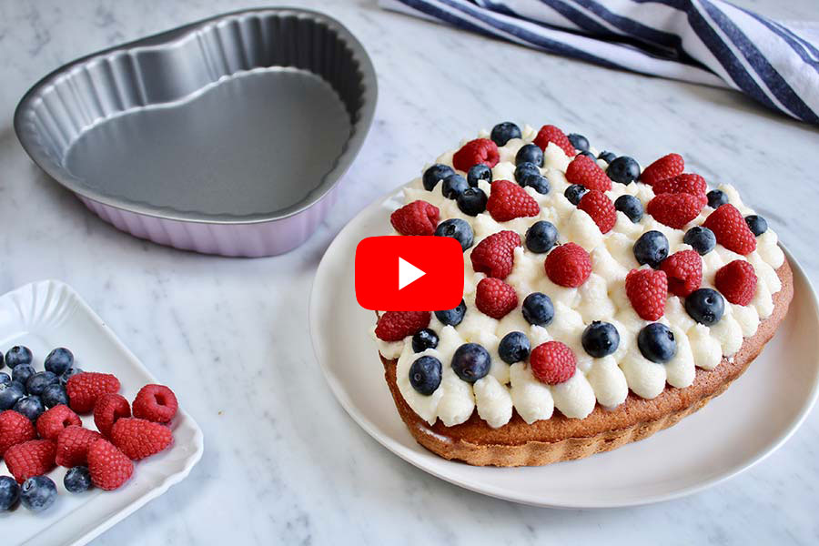 Paradise cake with cream and berries