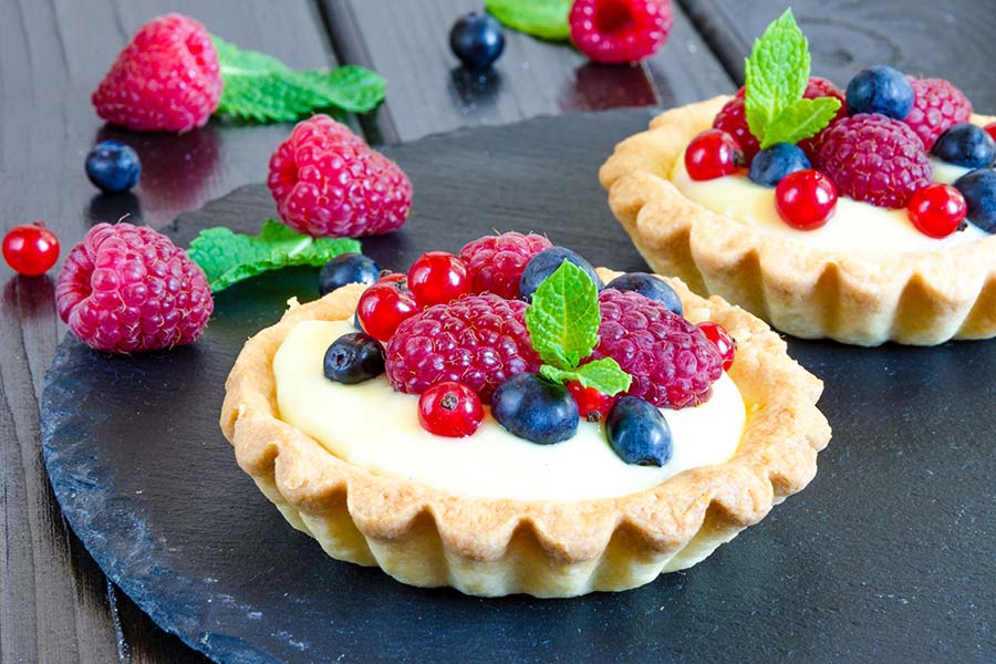 Crostatine ai frutti di bosco con crema chantilly