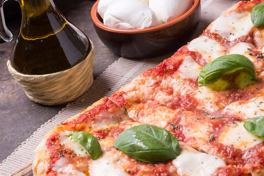 Pizza margherita rettangolare